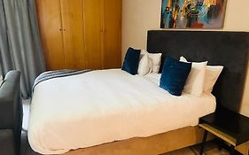 Mbizo Cozy Retreat- Lofts At Loftus